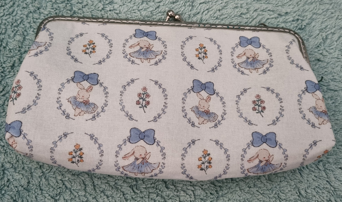 Tote Bag and matching framed cosmetic purse set.