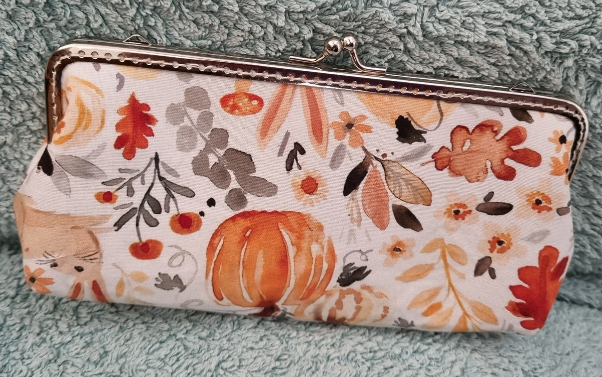 Tote bag and matching framed cosmetic purse set