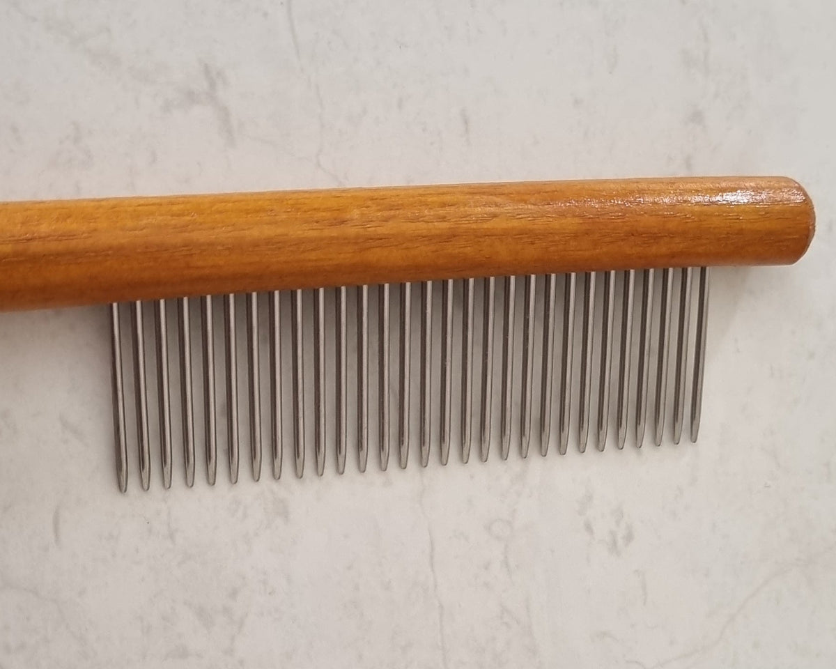 Wider Profile Tooth Comb (p)