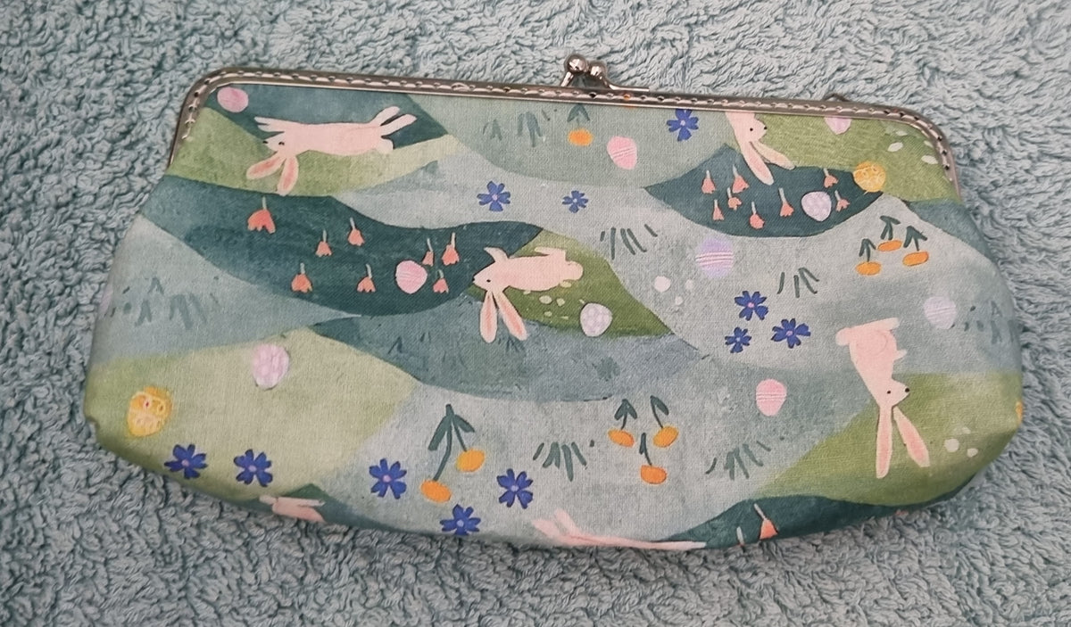 Tote Bag and matching framed cosmetic purse set.