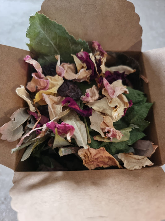 Franklins forage - dried leaves, rose petals and muscatels