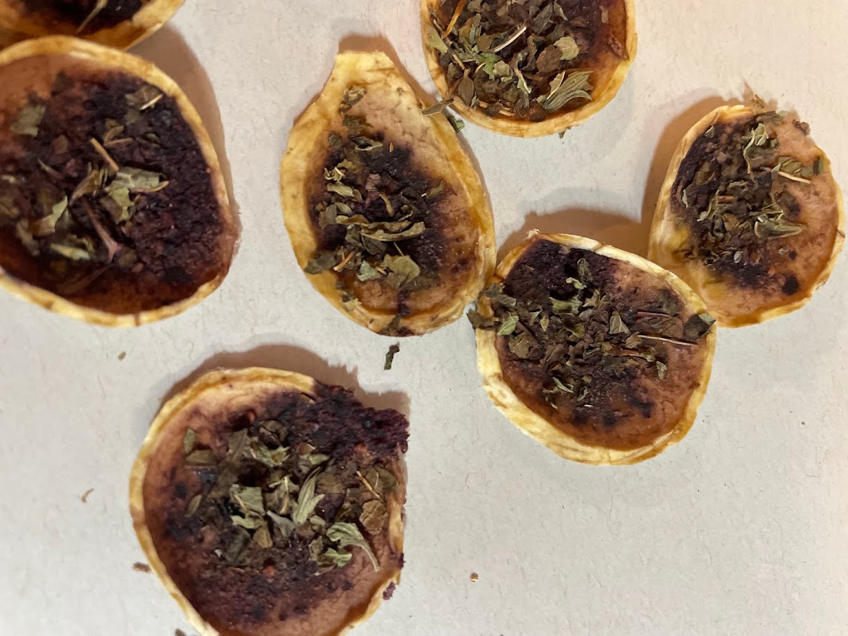 Banana Snaps with blueberry and lemon balm