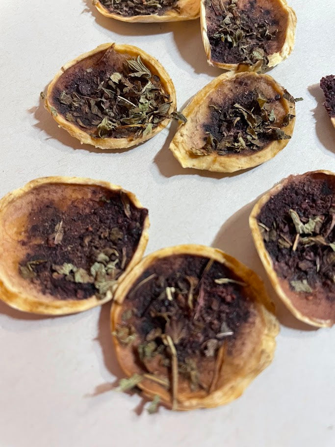 Banana Snaps with blueberry and lemon balm
