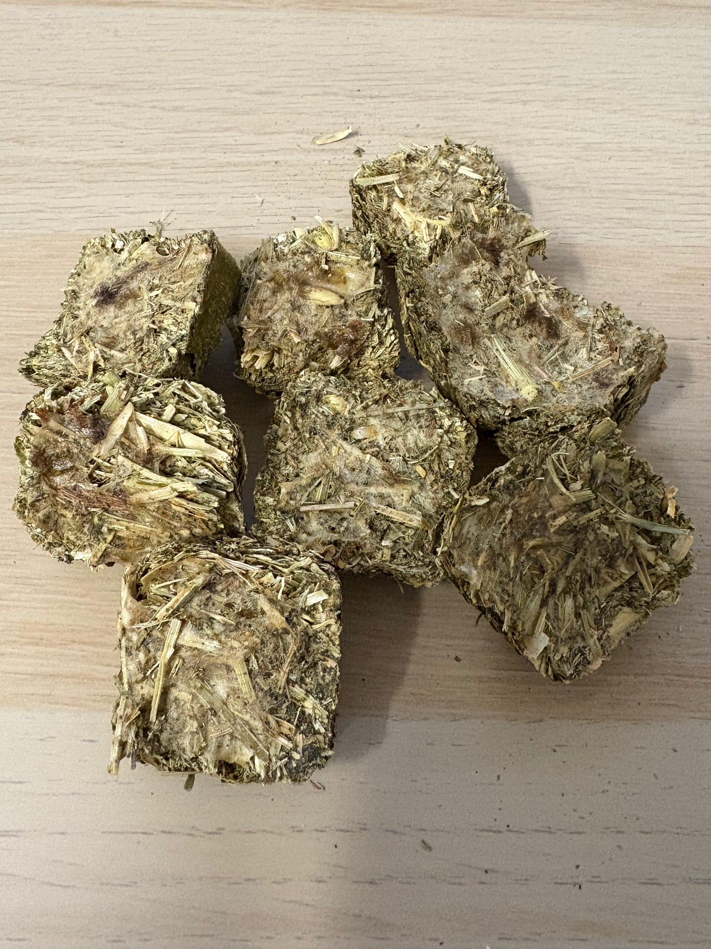 Binky Bomb Treat - Banana & Hibiscus