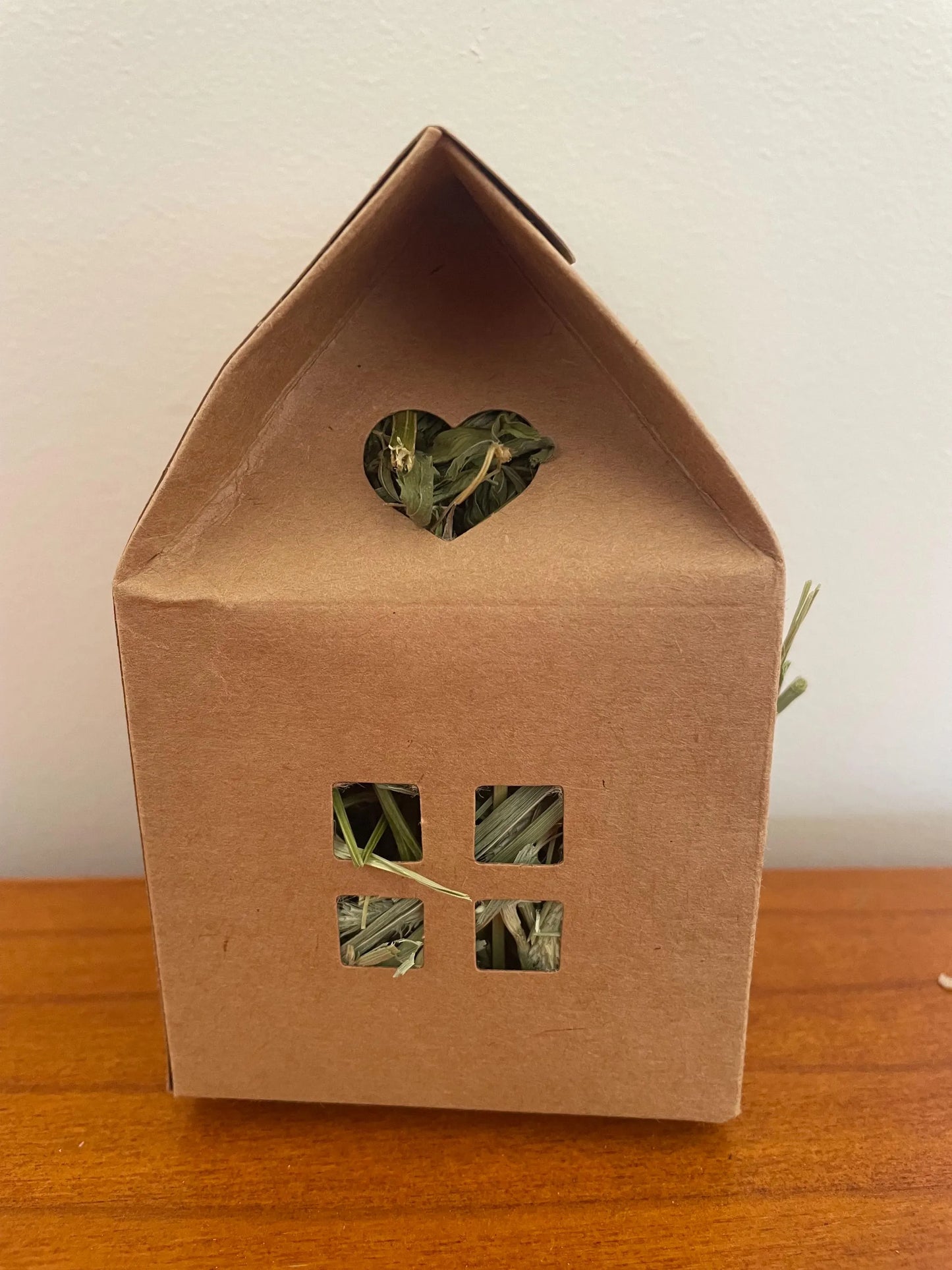 Forage House -  Apple (with Barwon Timothy & Grass Hays)