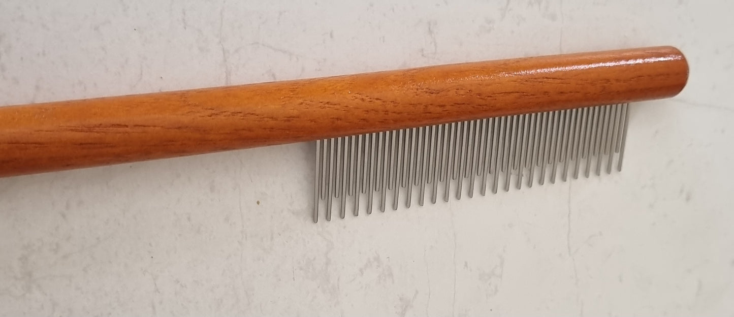 Comb - staggered length teeth