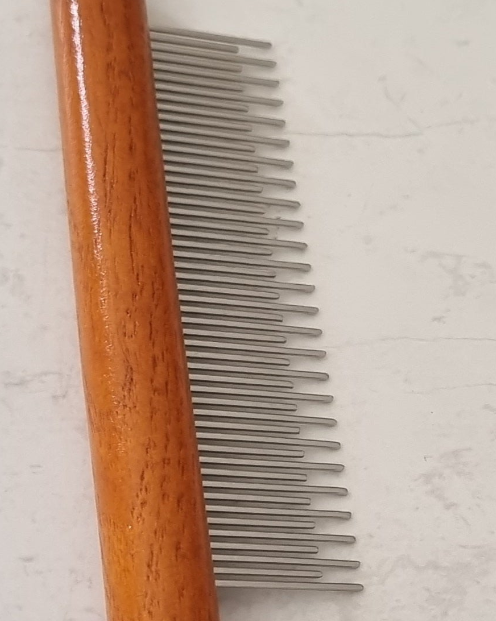 Staggered Length Tooth Comb (p)