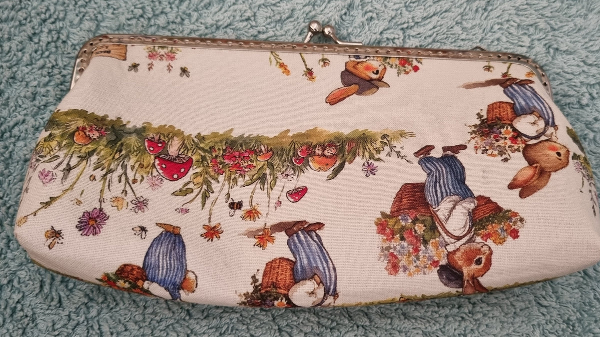 Tote Bag and matching framed cosmetic purse set.